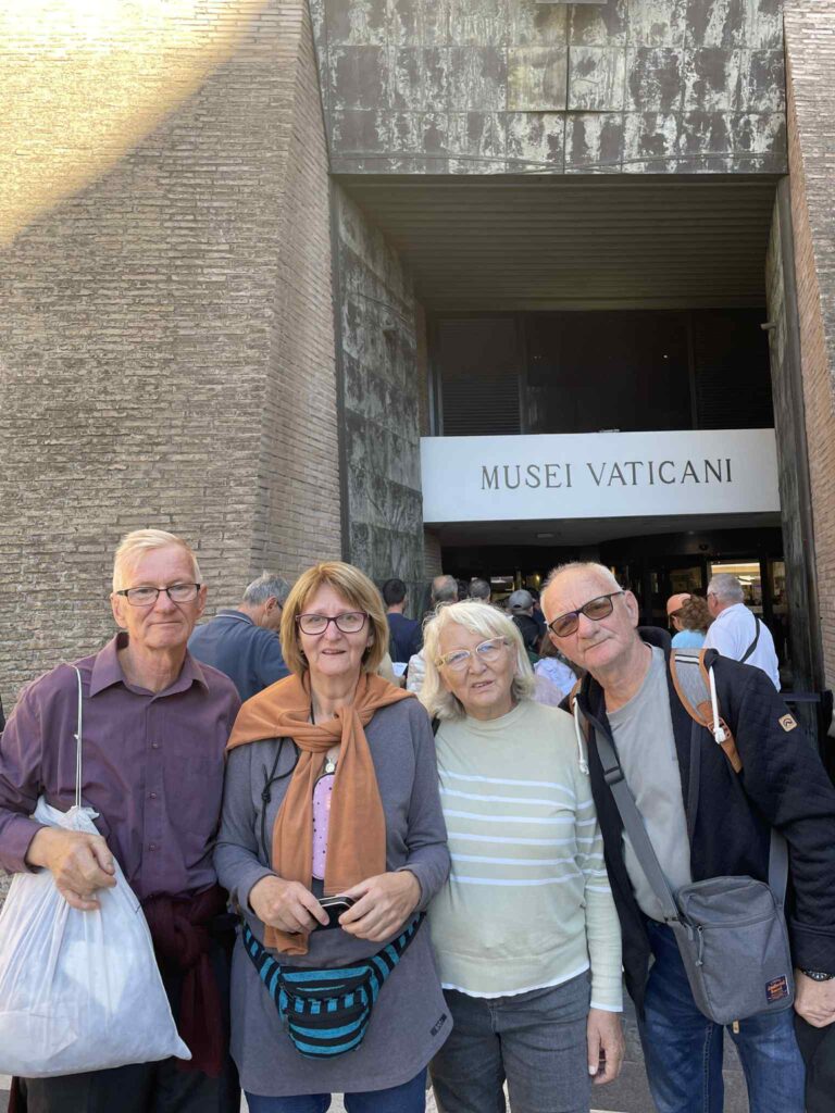 Skip-the-line Vatican entry with Mister Tour private guide