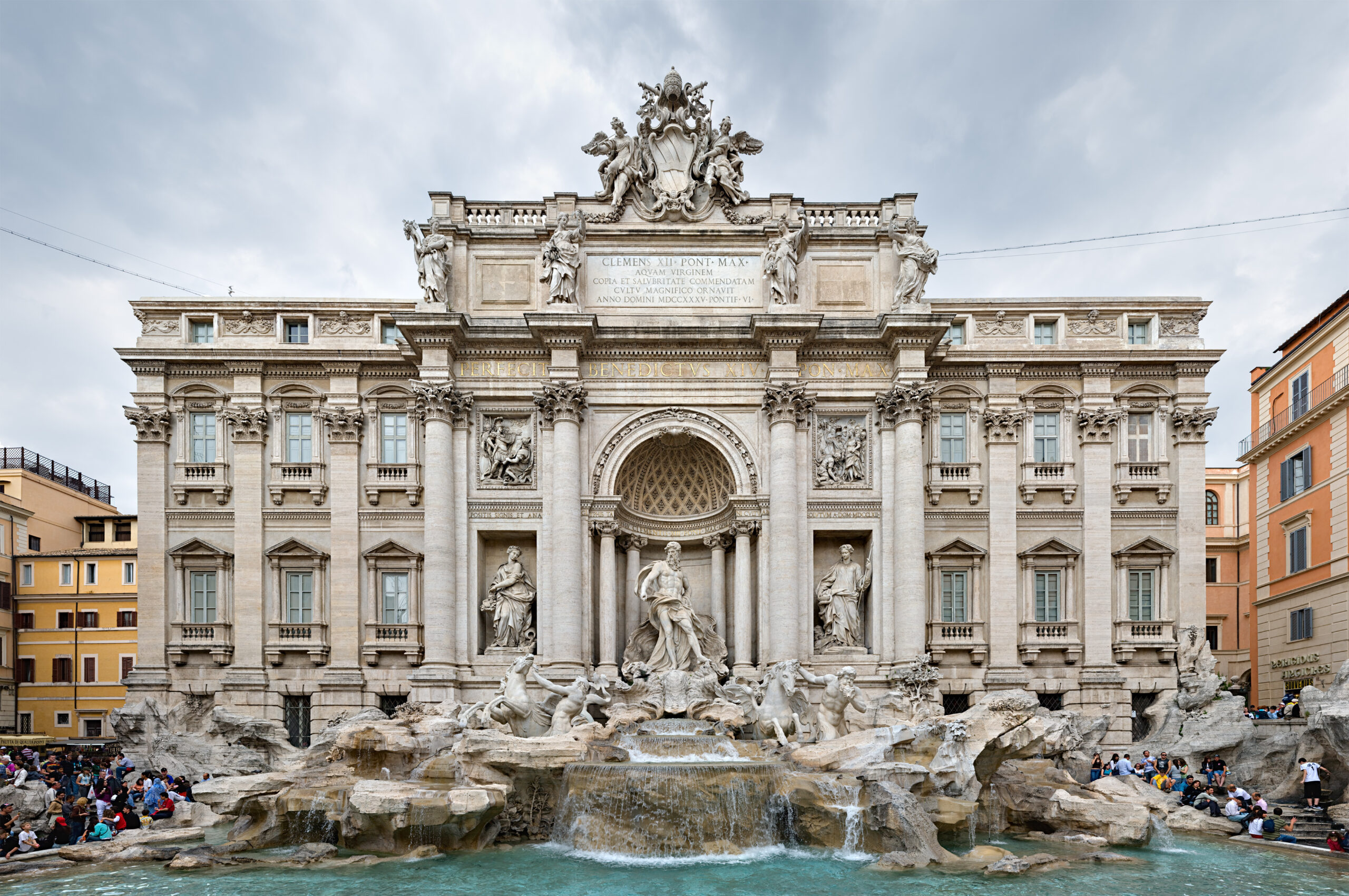 https://upload.wikimedia.org/wikipedia/commons/7/7e/Trevi_Fountain%2C_Rome%2C_Italy_2_-_May_2007.jpg?utm_source=chatgpt.com